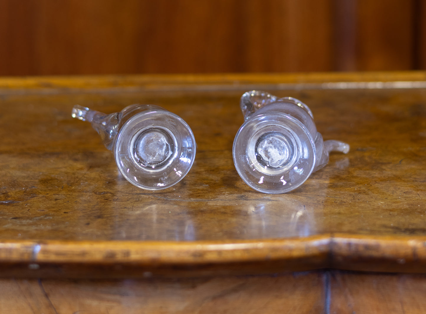 Set van twee antieke handgeblazen glazen olie- en azijnkannetjes