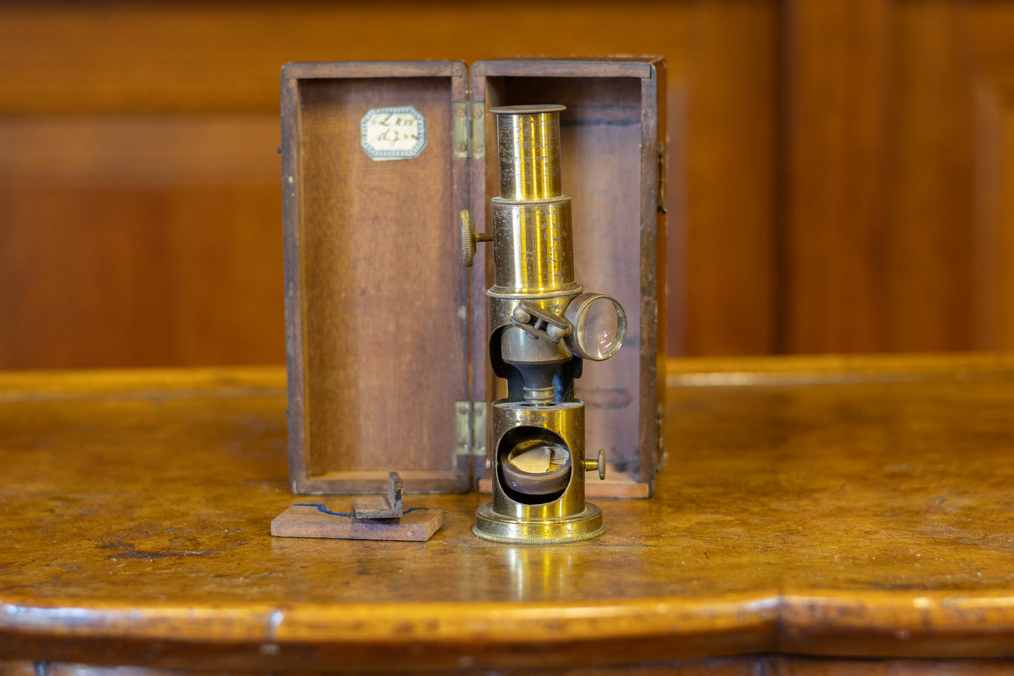 Messing Trommelmicroscoop (ca. 1880) in Origineel Kistje – Restauratieobject of Decoratie