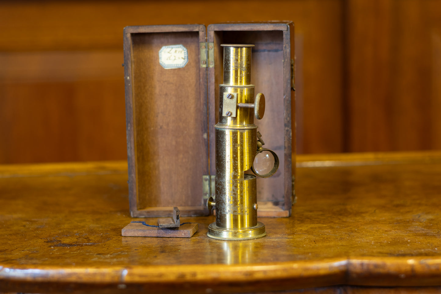 Messing Trommelmicroscoop (ca. 1880) in Origineel Kistje – Restauratieobject of Decoratie