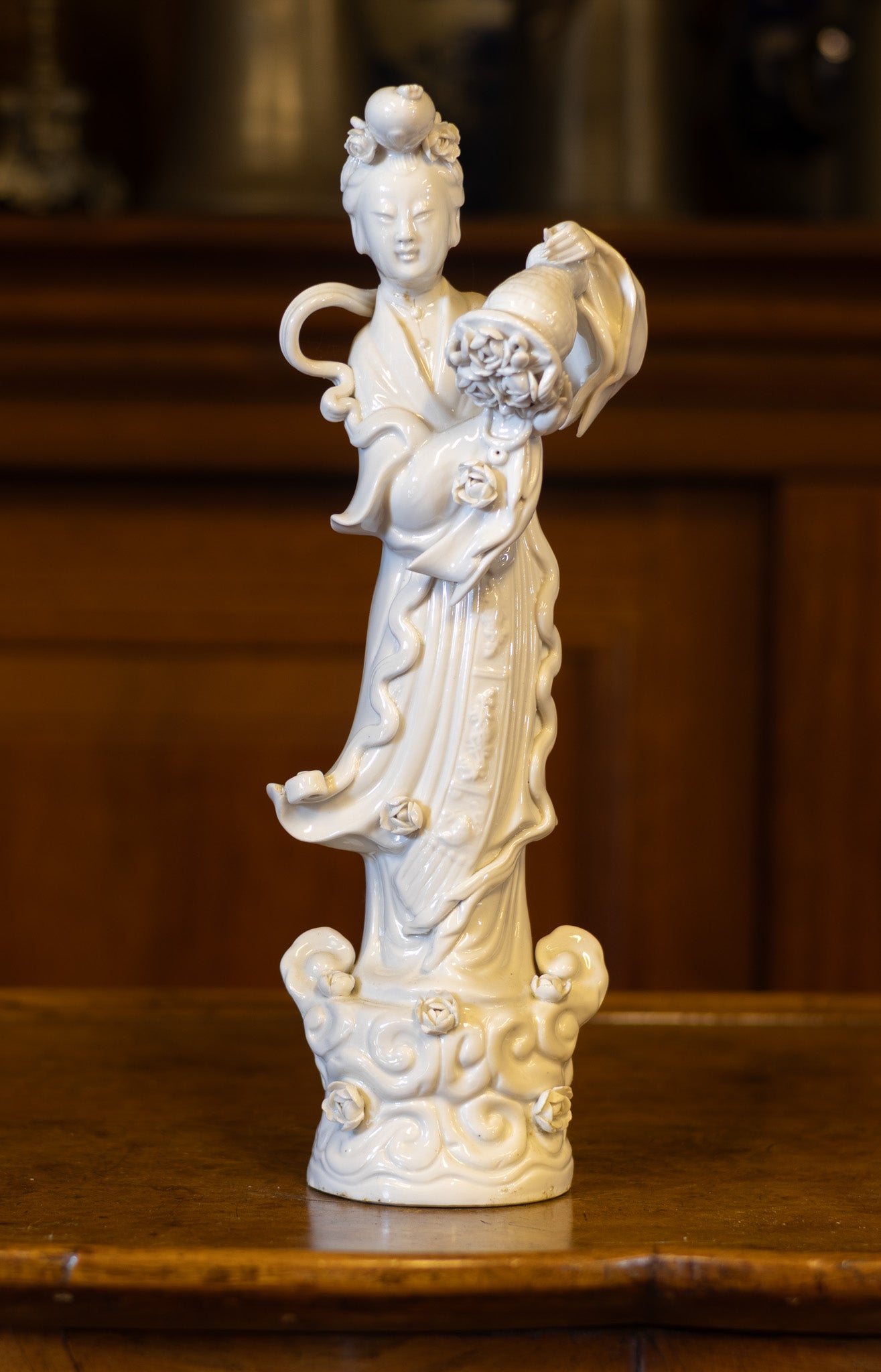 Blanc de Chine beeld 'Hemelse Jonkvrouw' – 31 cm