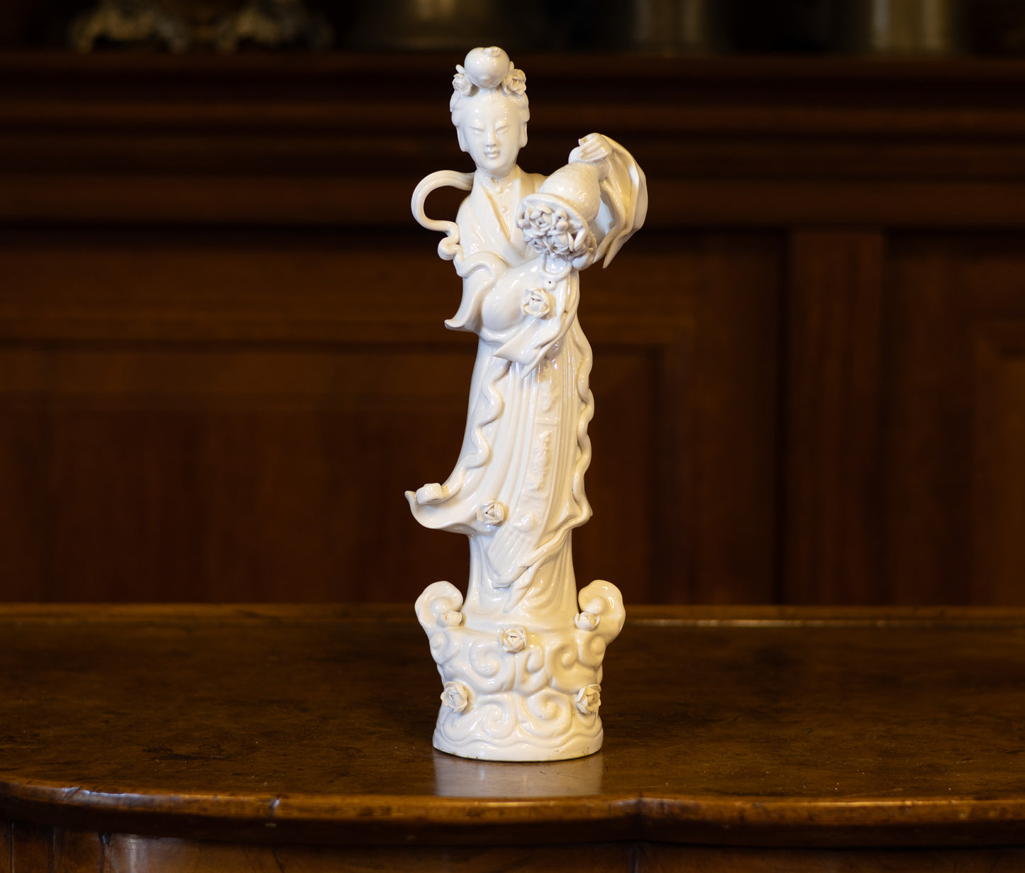 Blanc de Chine beeld 'Hemelse Jonkvrouw' – 31 cm