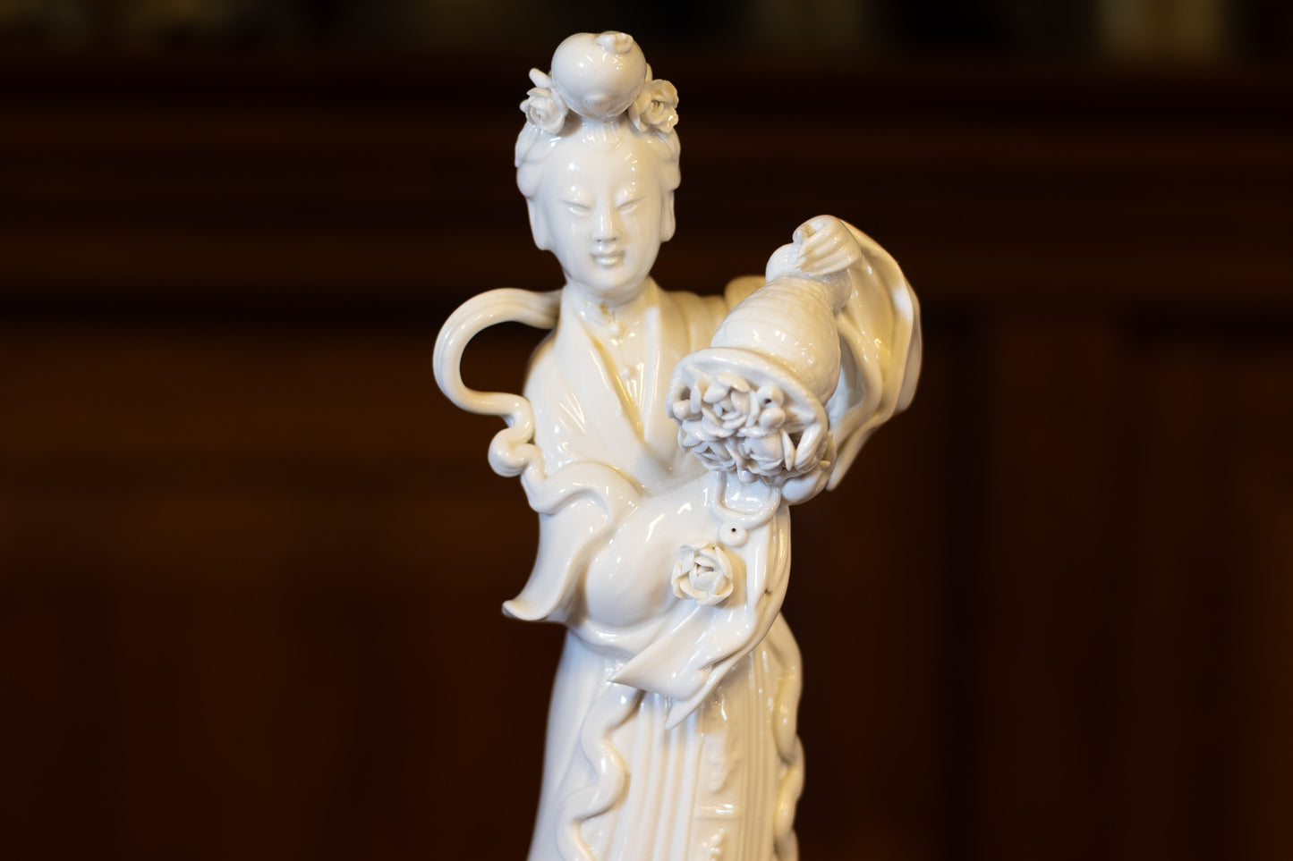 Blanc de Chine beeld 'Hemelse Jonkvrouw' – 31 cm