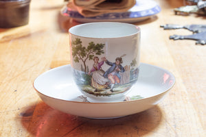Meissen Kop en Schotel Trio met ‘Teniers’ Plattelandstaferelen – ca. 1755