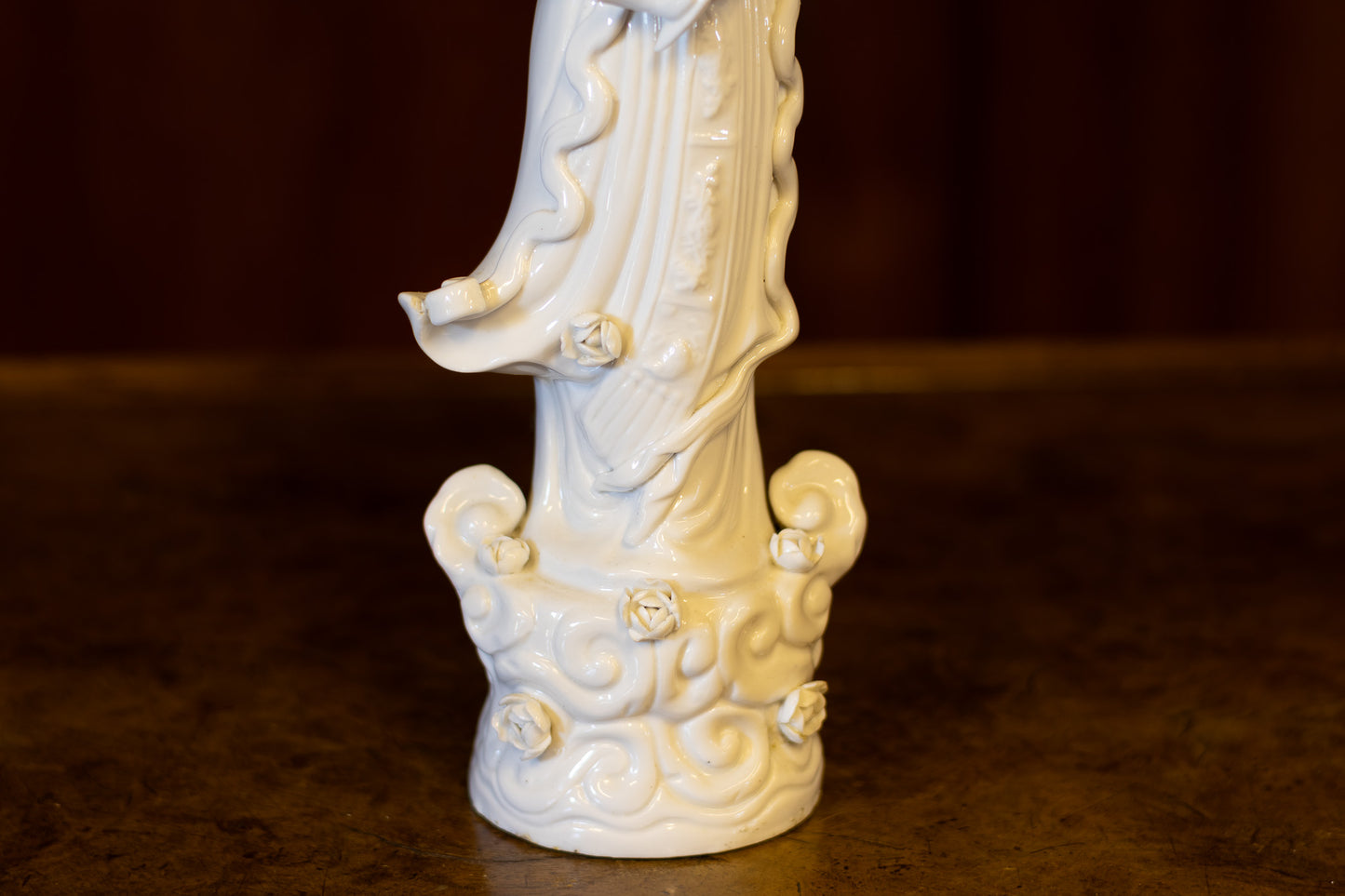 Blanc de Chine beeld 'Hemelse Jonkvrouw' – 31 cm