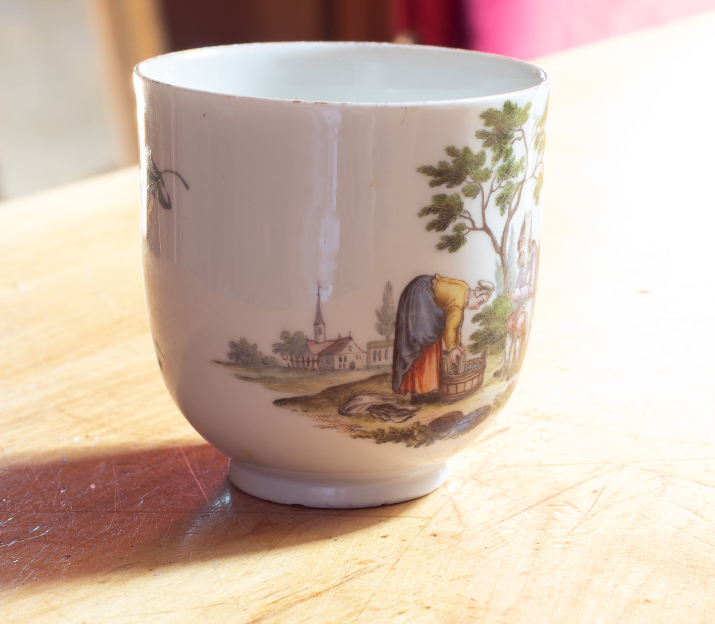 Meissen Kop en Schotel Trio met ‘Teniers’ Plattelandstaferelen – ca. 1755