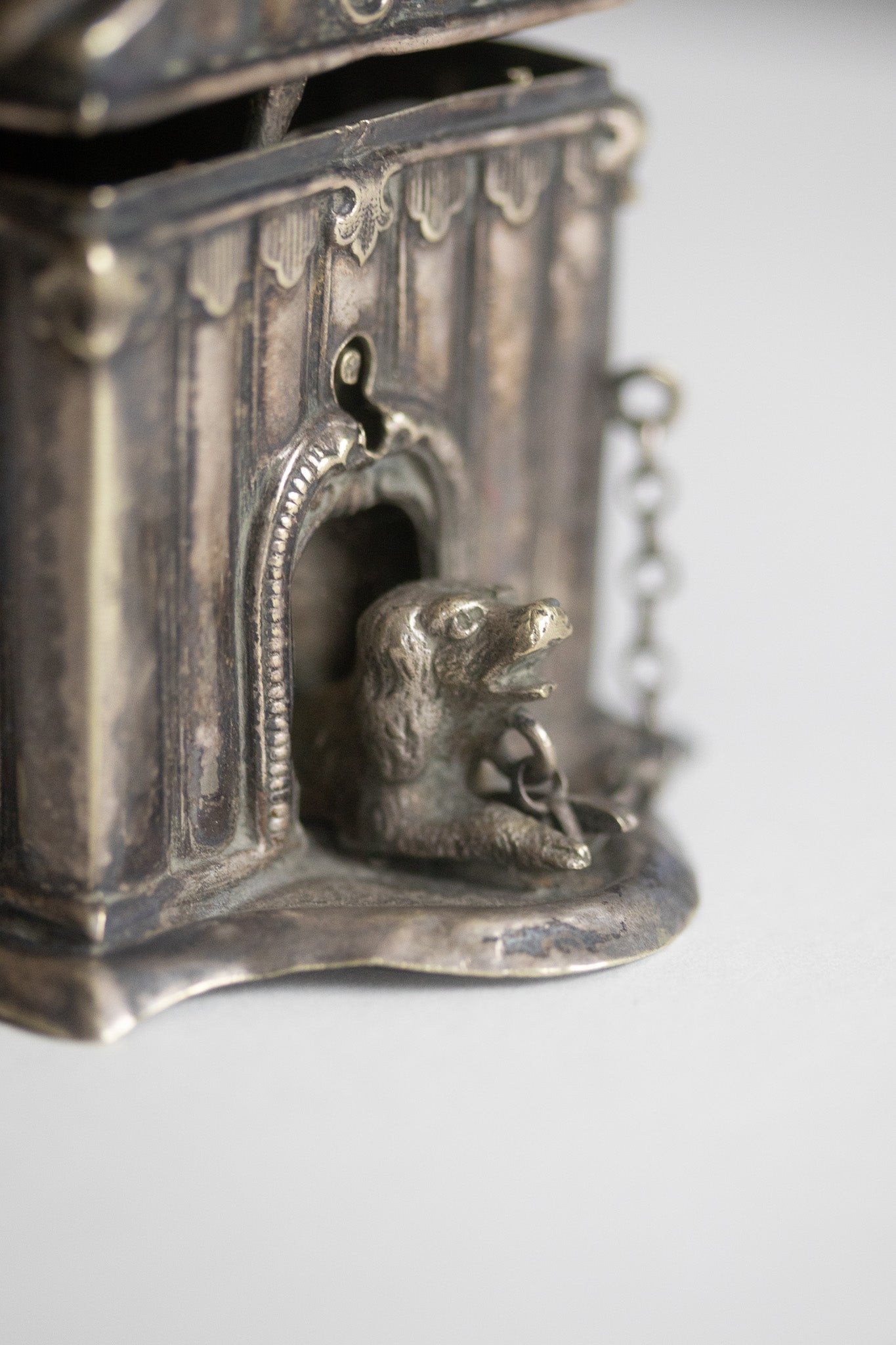 Antike Spardose "Hund im Käfig", Alex Katsch, Wien um 1900