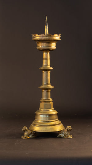 19e-eeuwse Neogotische Altaarkandelaar op Leeuwenvoeten (66 cm)