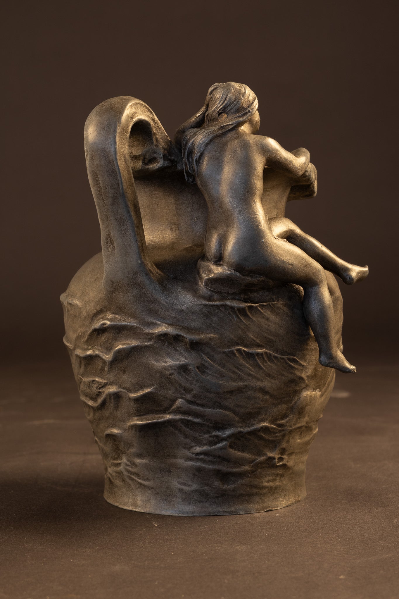 Franse Art Nouveau Tinnen Vaas met Nimf en Neptunus – Charles Théodore Perron (ca. 1900)
