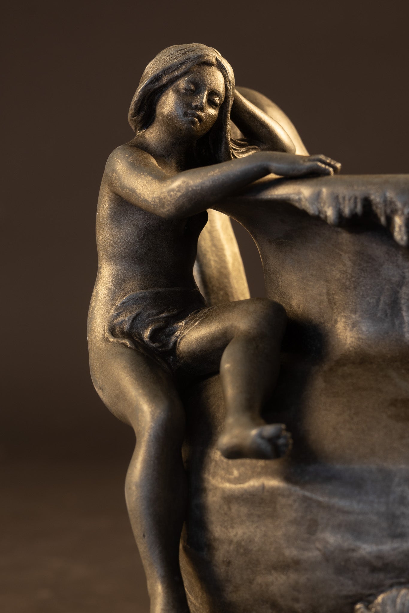 Franse Art Nouveau Tinnen Vaas met Nimf en Neptunus – Charles Théodore Perron (ca. 1900)