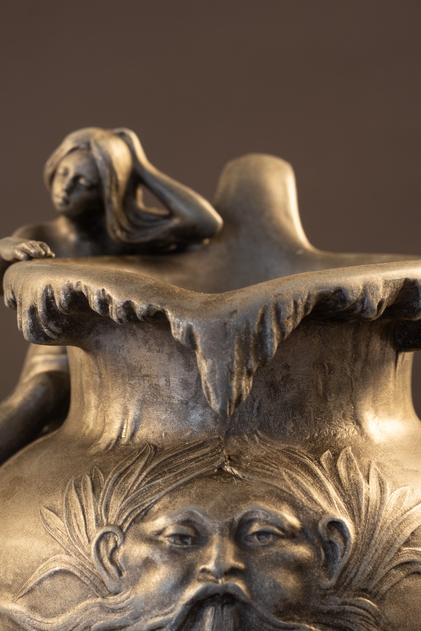 Franse Art Nouveau Tinnen Vaas met Nimf en Neptunus – Charles Théodore Perron (ca. 1900)