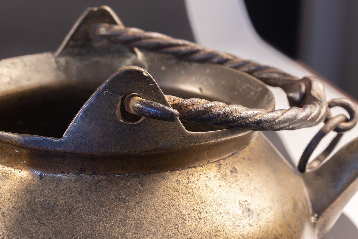 Zeldzame Noord-Duitse bronzen lavabo (dubbeltuitige waterketel) – ca. 1400