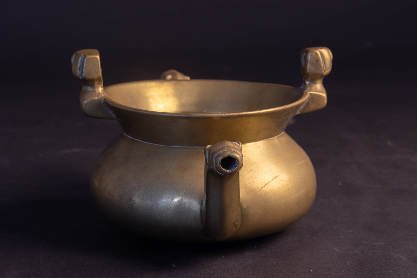 Zeldzame miniatuur messing lavabo (dubbeltuitige gietketel) – 15e / 16e eeuw