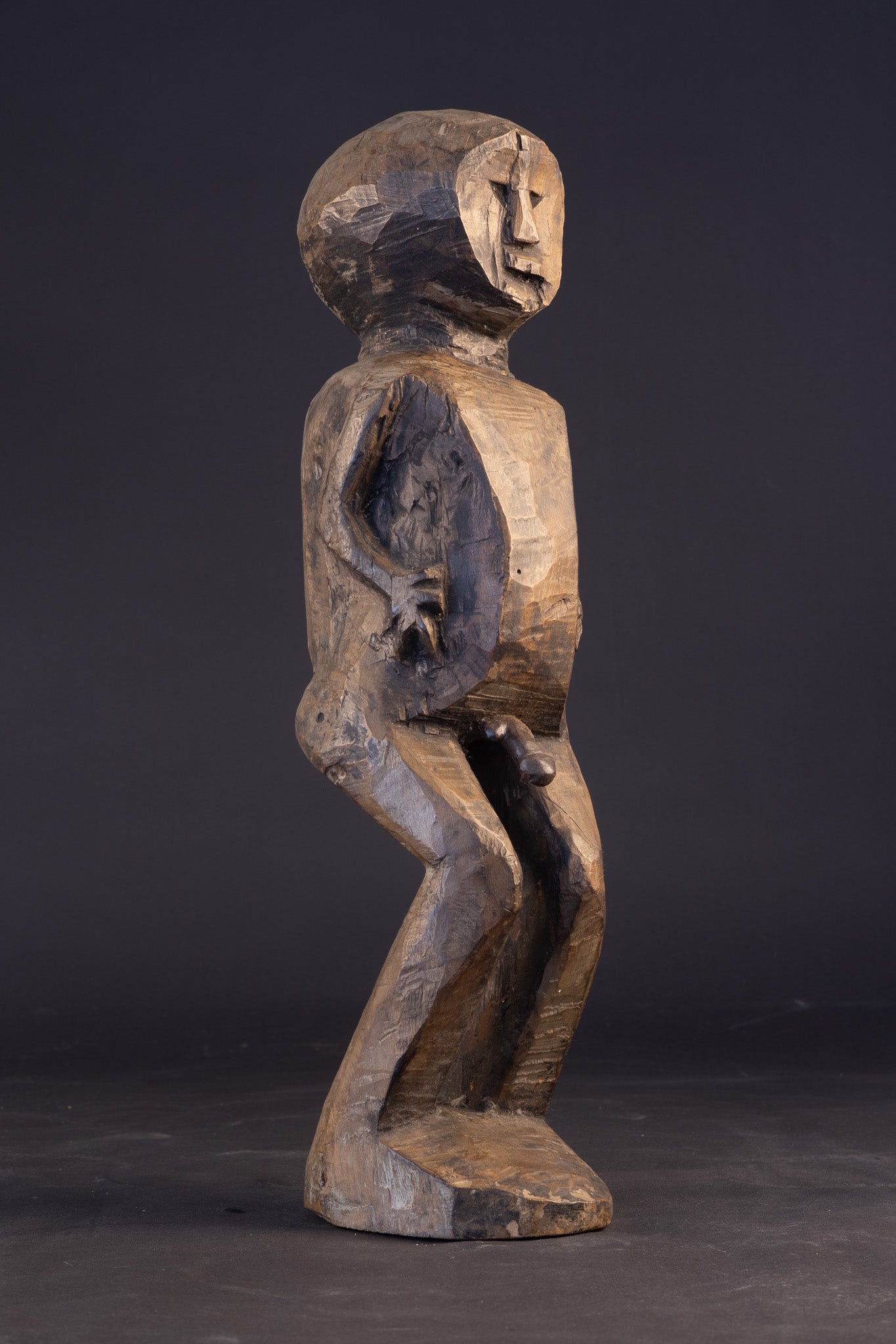 Brutalistisch Tribaal Houten Mensfiguur – Etnografisch Sculptuur – 46 cm