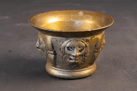Authentieke 17e-eeuwse Franse Bronzen Apothekersvijzel met Mascarons