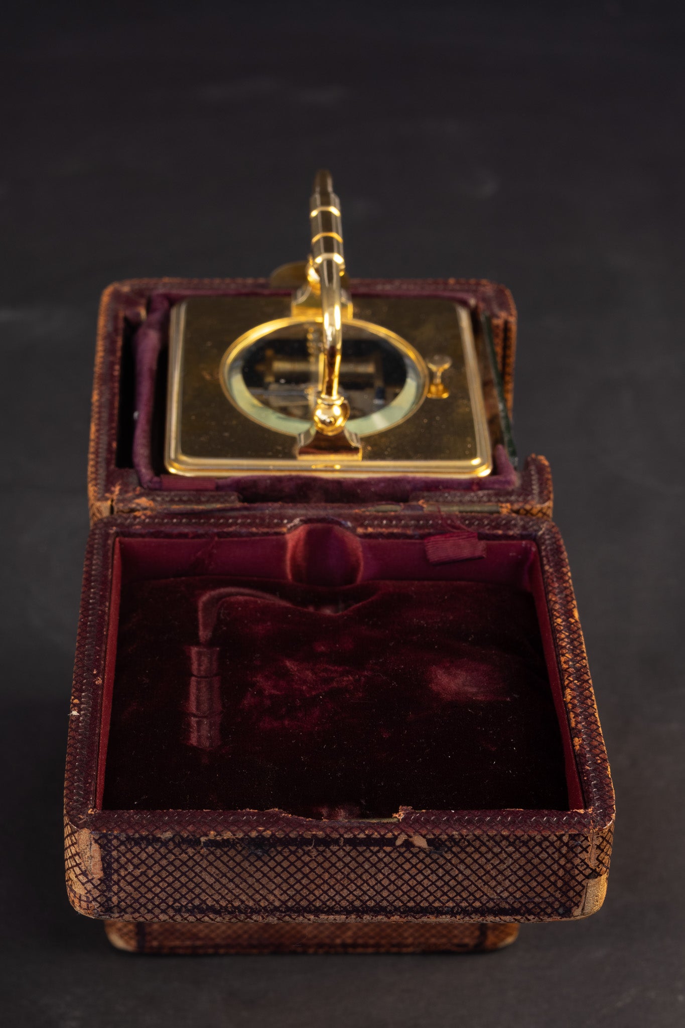 Franse Vuurvergulde Reispendule – L. Leroy & Cie (Paris) – Met Matching Étui (ca. 1885)