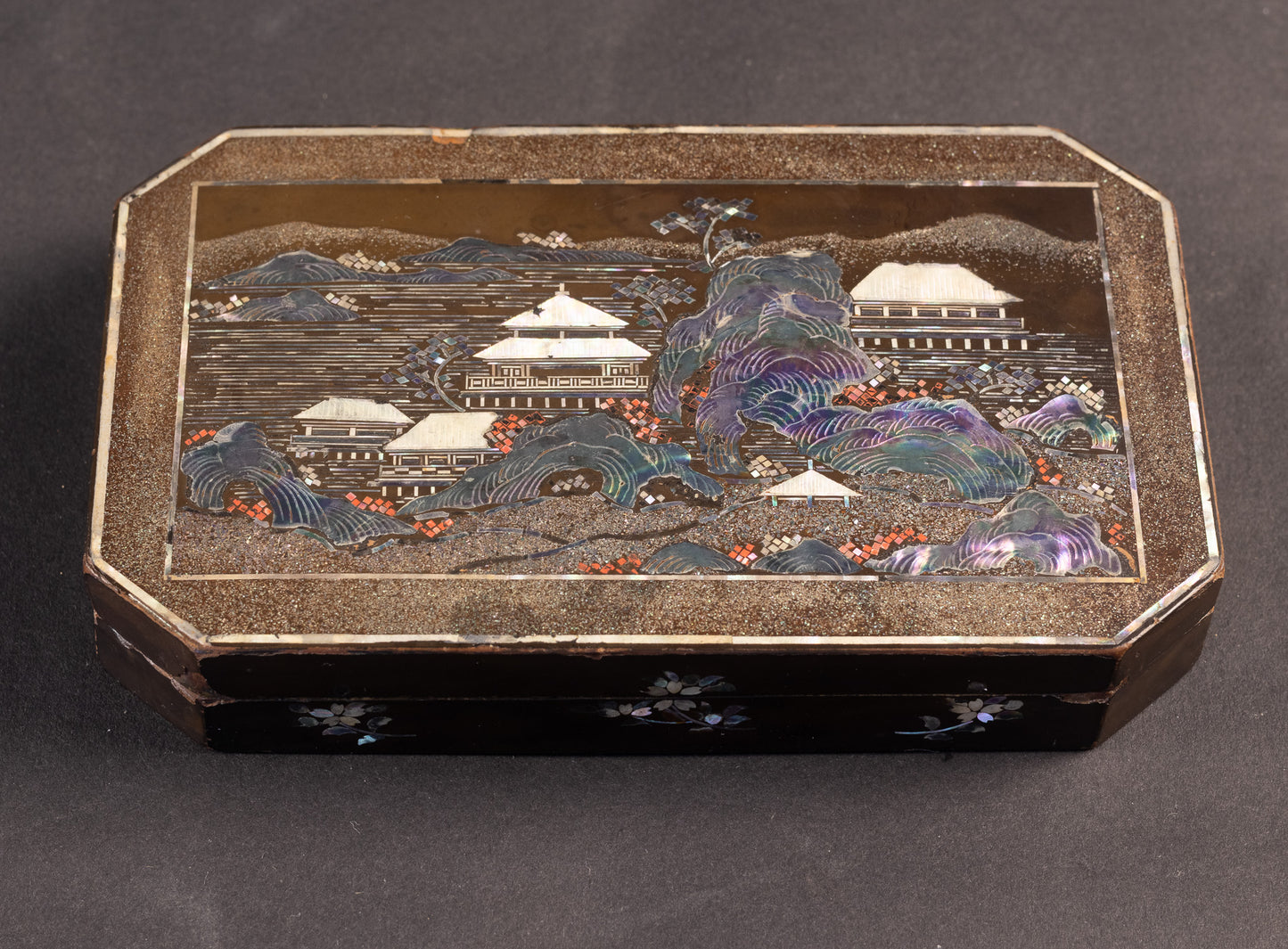 Japanse Export Lakdoos / Tabaksdoos op Koper (Deshima / VOC-periode) – Ca. 1800–1825