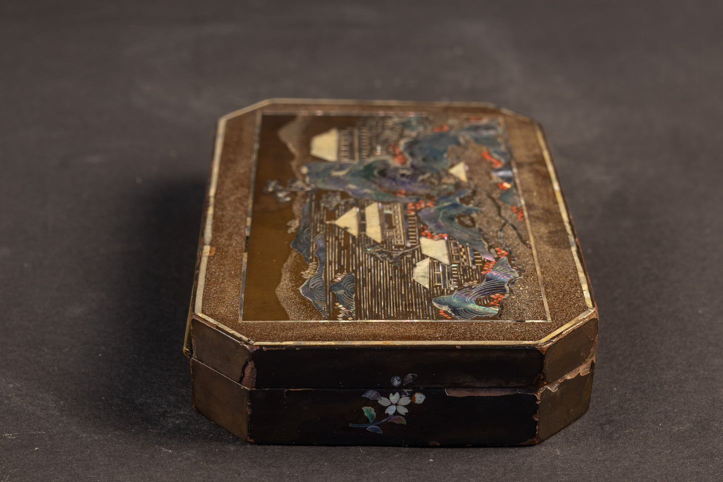 Japanse Export Lakdoos / Tabaksdoos op Koper (Deshima / VOC-periode) – Ca. 1800–1825