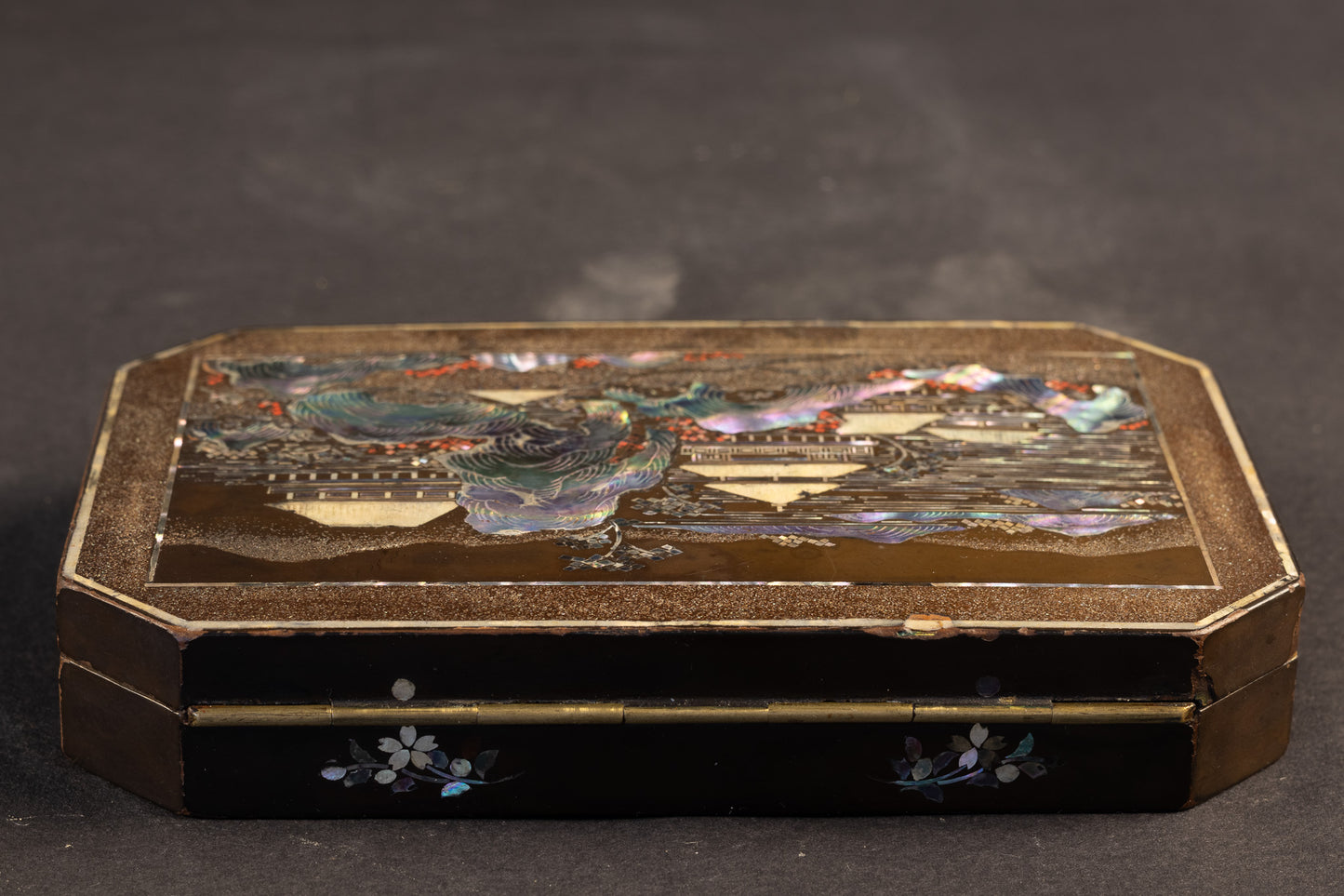 Japanse Export Lakdoos / Tabaksdoos op Koper (Deshima / VOC-periode) – Ca. 1800–1825