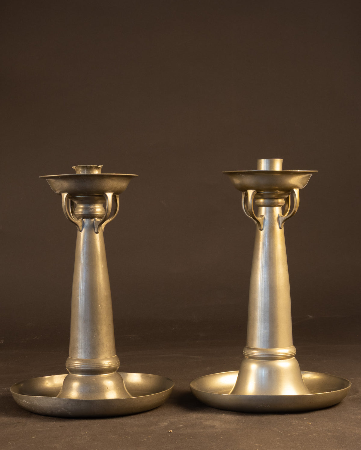 Stel Art Deco Tinnen Kandelaars – Chris van der Hoef voor Gero-Tin (Model 1205, ca. 1925)
