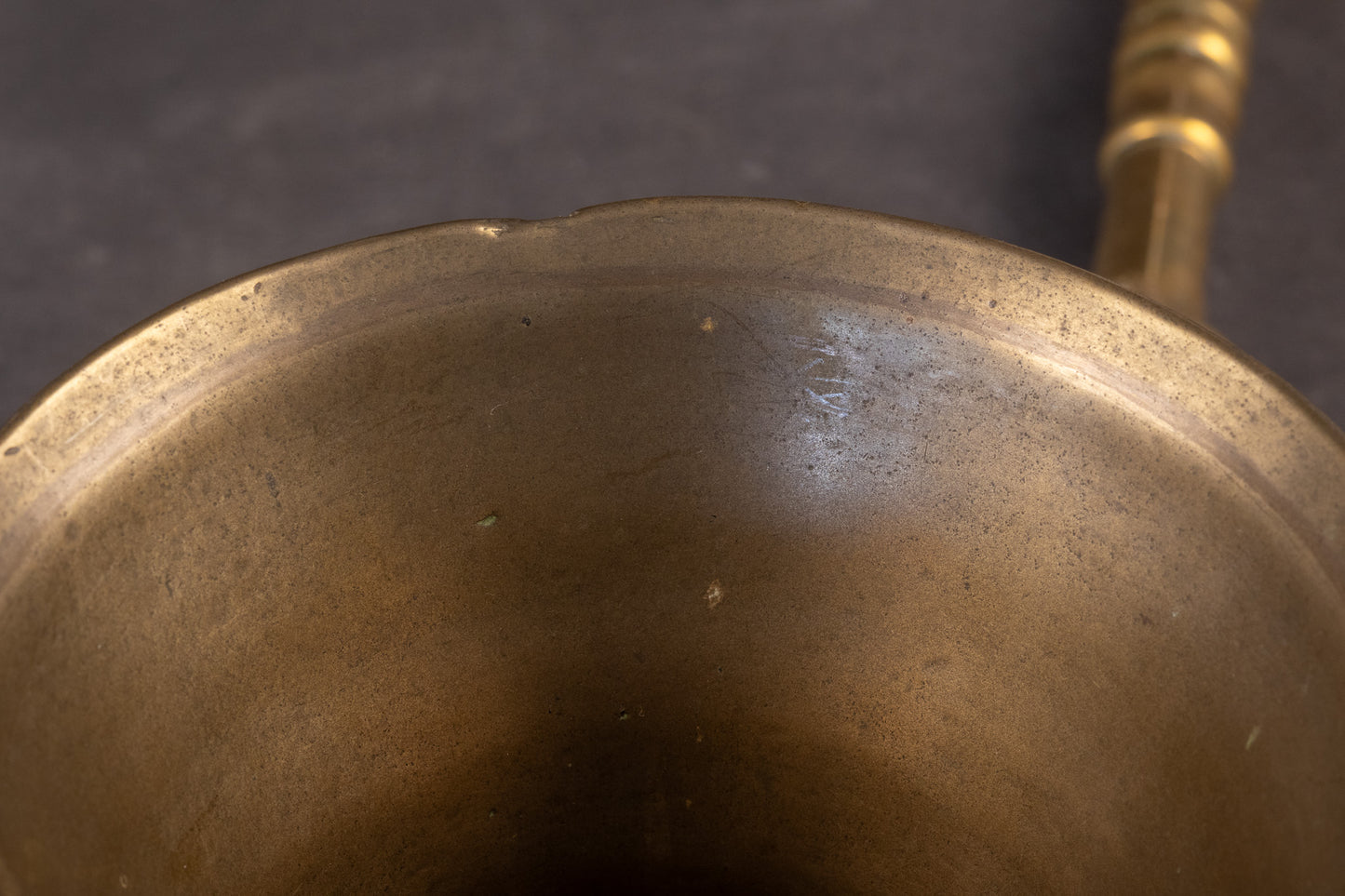 Zeldzame 17e-eeuwse bronzen vijzel met stamper – Toegeschreven aan Henrick ter Horst, Deventer (1652)