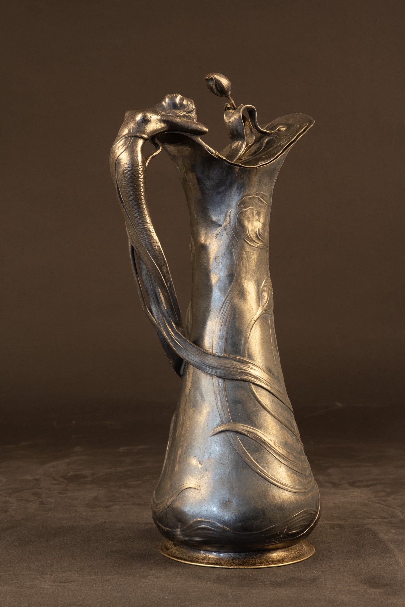 Monumentale Jugendstil Tin Schenkkan / Wijnkan met Waternimf – Model 138 D WMF / AK & Cie (Albert Köhler & Cie), ca. 1900–1905