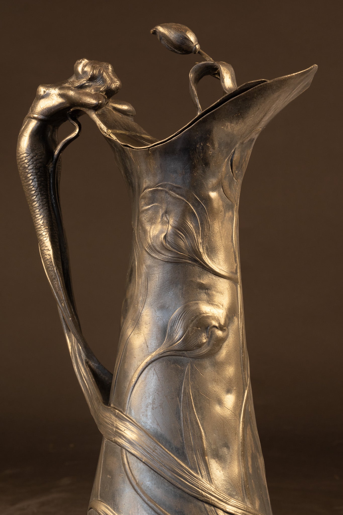 Monumentale Jugendstil Tin Schenkkan / Wijnkan met Waternimf – Model 138 D WMF / AK & Cie (Albert Köhler & Cie), ca. 1900–1905