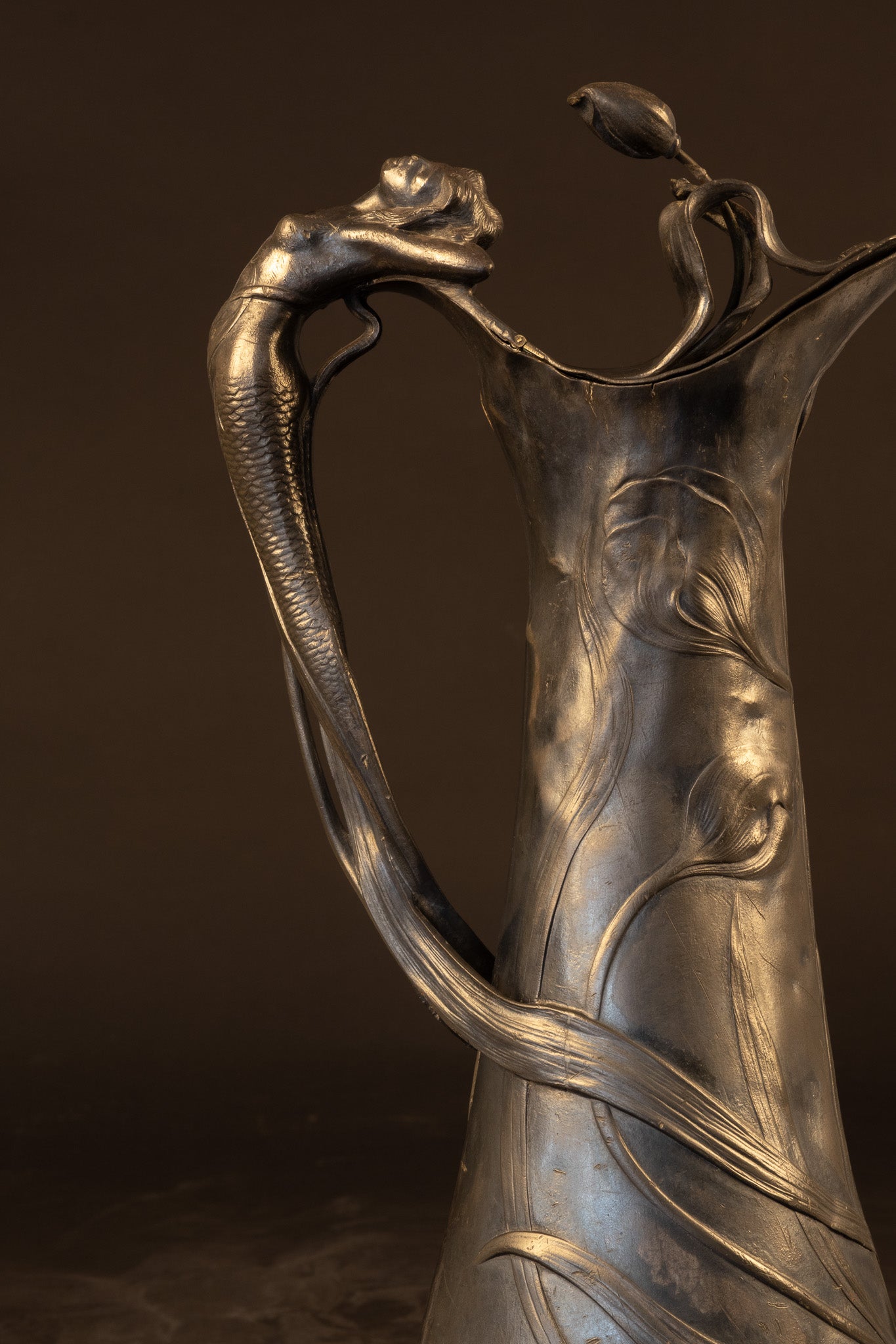 Monumentale Jugendstil Tin Schenkkan / Wijnkan met Waternimf – Model 138 D WMF / AK & Cie (Albert Köhler & Cie), ca. 1900–1905
