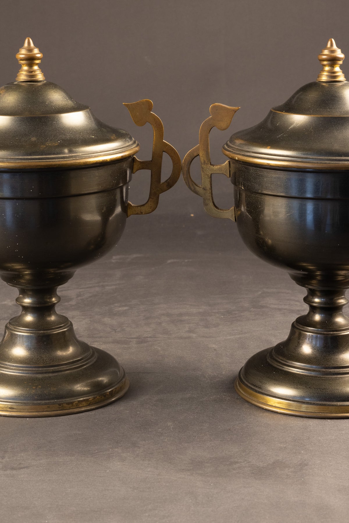 Paar Antieke Neoclassicistische Dekselvazen (Empire / Biedermeier, ca. 1820-1850)