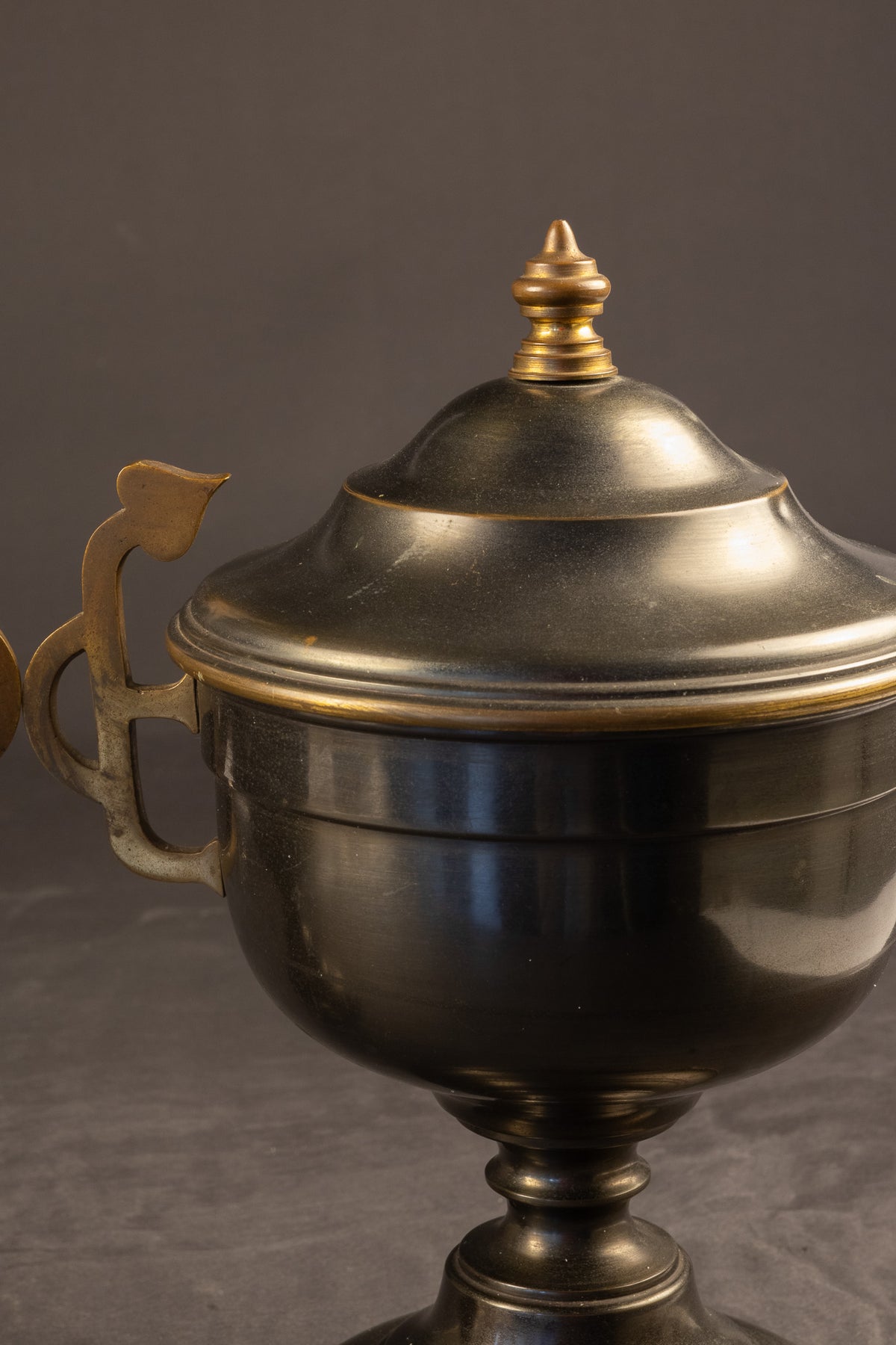 Paar Antieke Neoclassicistische Dekselvazen (Empire / Biedermeier, ca. 1820-1850)
