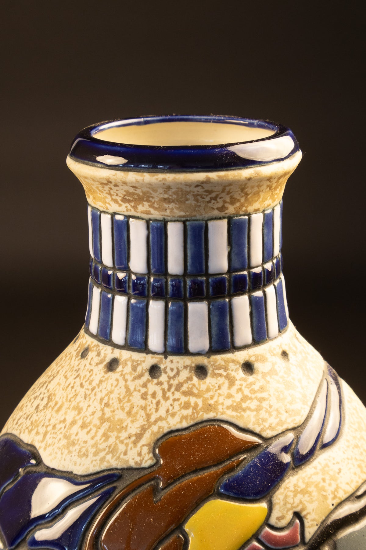 Grote Art Deco Vaas met Gestileerd Vogeldecor – Amphora (Turn-Teplitz), ca. 1920–1930