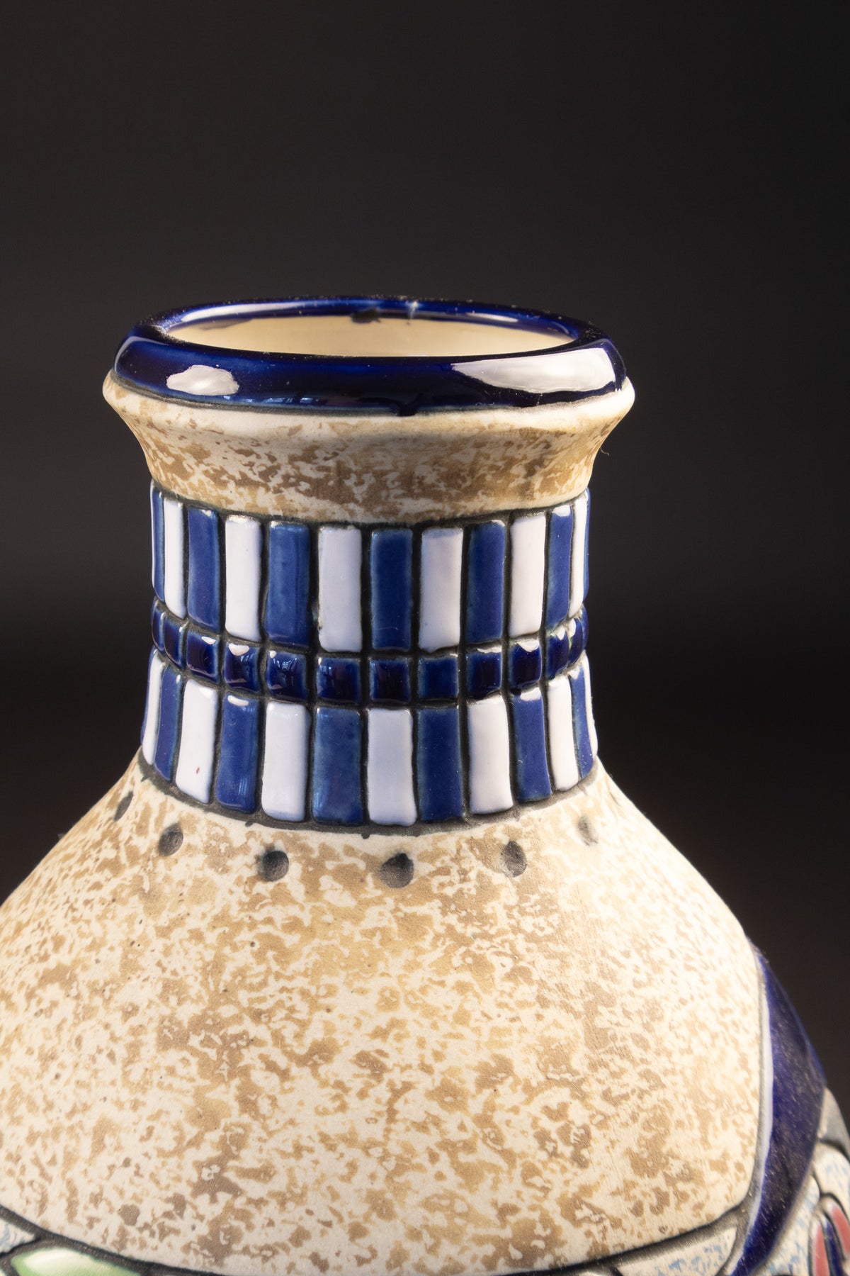 Grote Art Deco Vaas met Gestileerd Vogeldecor – Amphora (Turn-Teplitz), ca. 1920–1930
