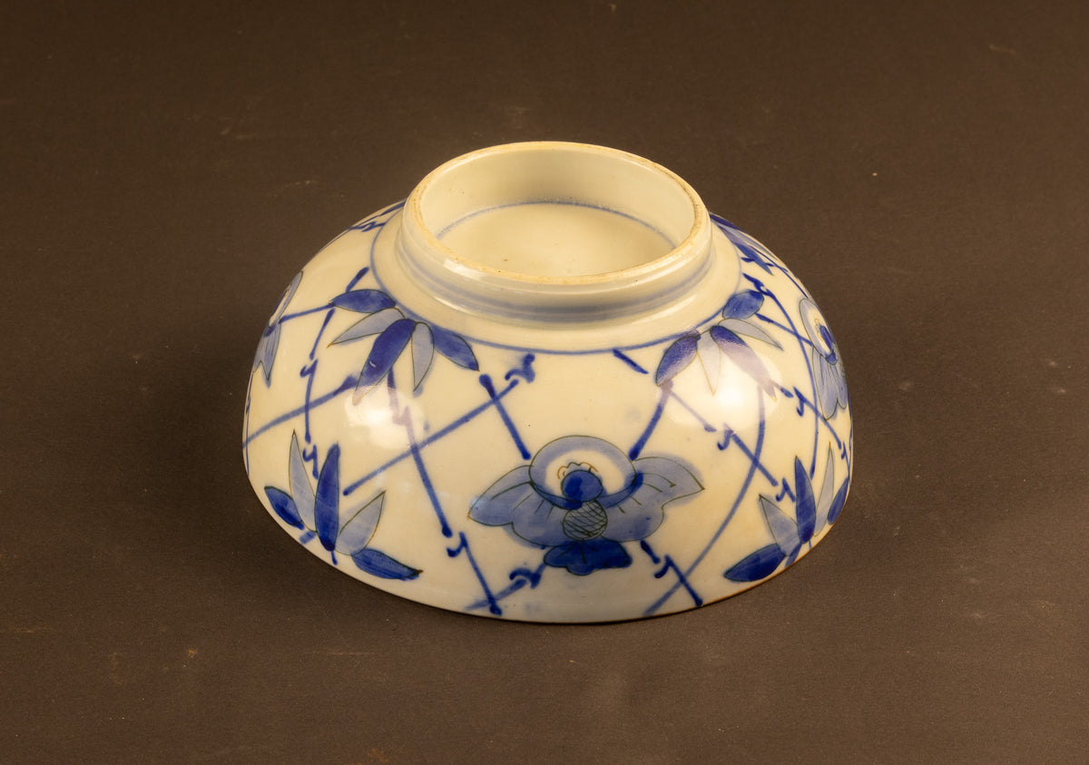 Antieke Japanse Arita Porseleinen Kom – Sometsuke & Kuchibeni Rand – Edo Periode (ca. 1800)