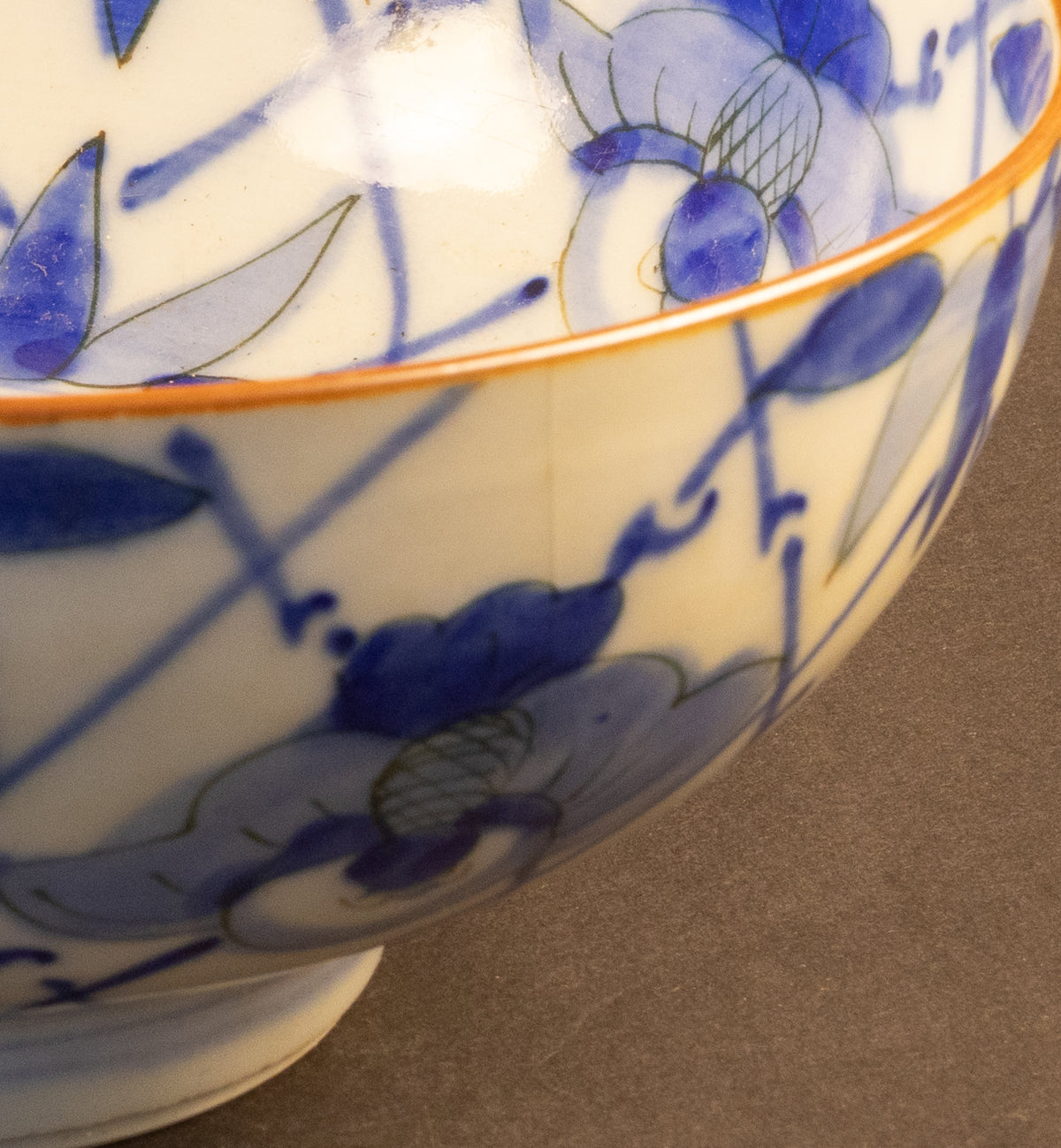 Antieke Japanse Arita Porseleinen Kom – Sometsuke & Kuchibeni Rand – Edo Periode (ca. 1800)