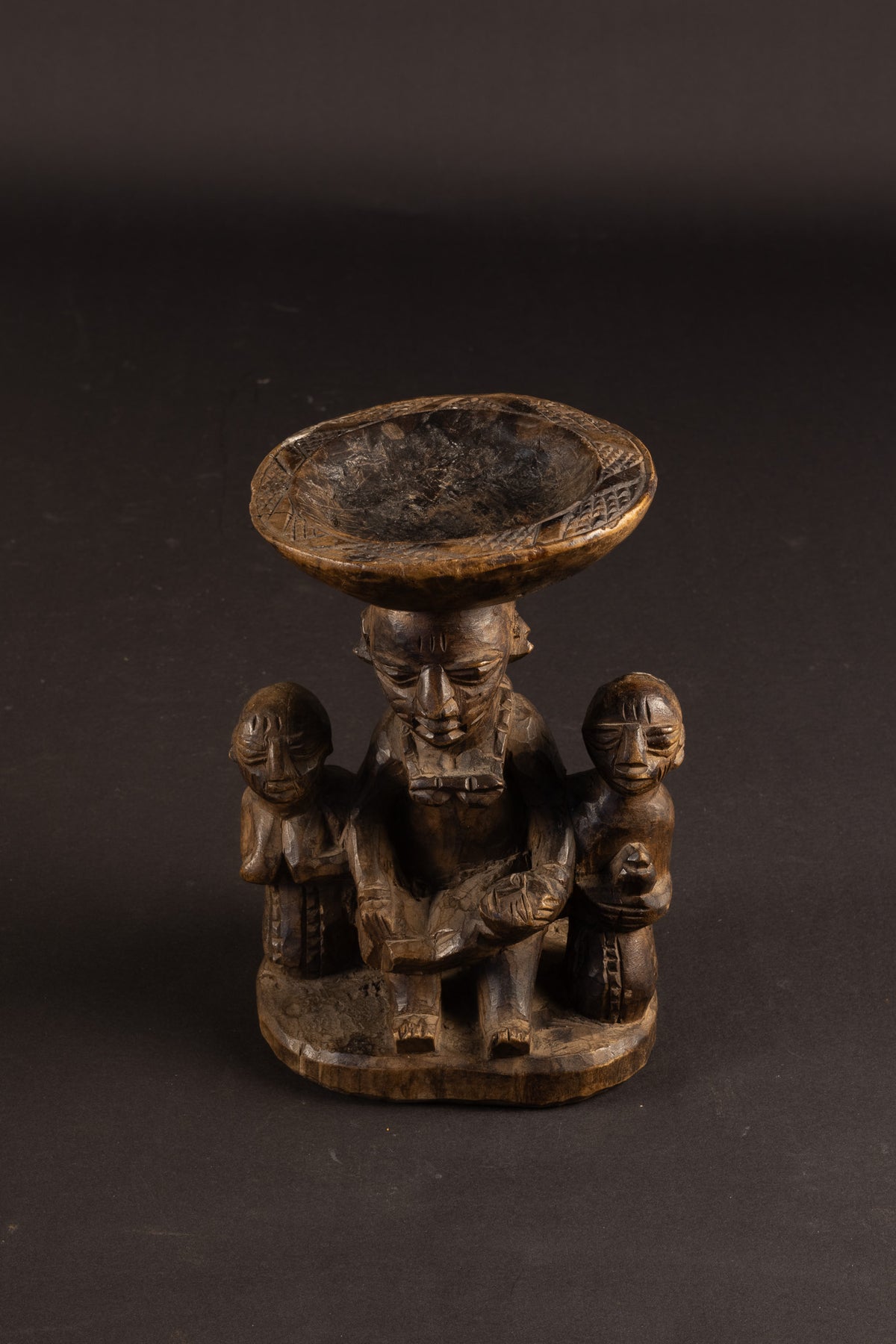Antieke Yoruba Agere Ifá / Arugba – Rituele Offerschaal – Nigeria (20 cm)