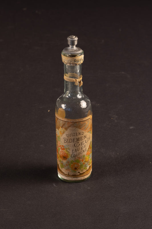 Charmante Antieke Parfumflacon “Duizend Bloemen Geur” | Belle Époque ca. 1900
