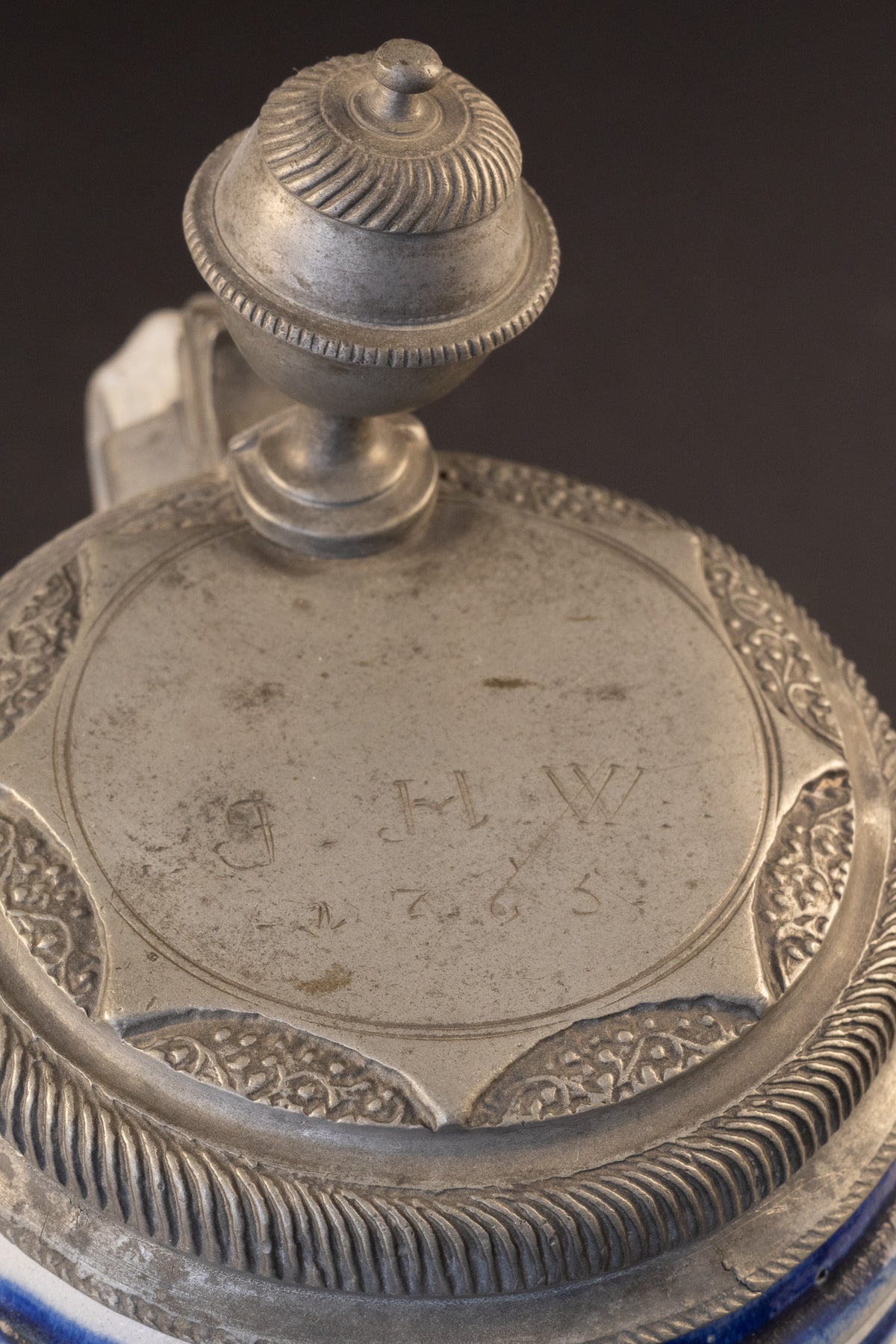 Zeldzame Westerwald steengoed kruik (Walzenkrug) met gegraveerd tinnen montuur - 1765