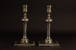 massief gegoten George III sterling zilveren kolomkandelaars – John Parker & Edward Wakelin, Londen 1773