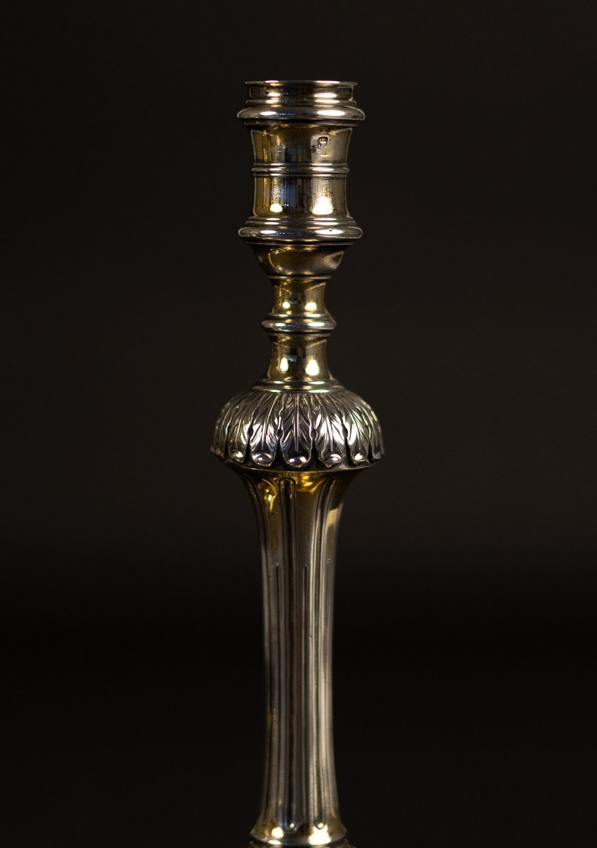 massief gegoten George III sterling zilveren kolomkandelaars – John Parker & Edward Wakelin, Londen 1773