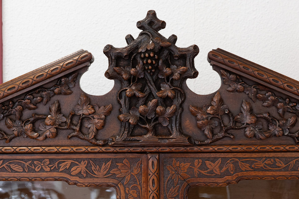 Zeldzaam ranke eiken vitrinekast – Gebroeders Horrix ('s-Gravenhage), ca. 1875–1890
