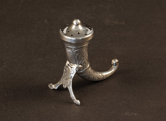 Noorse Sterling Zilveren Peperstrooier 'Viking Drinkhoorn'
