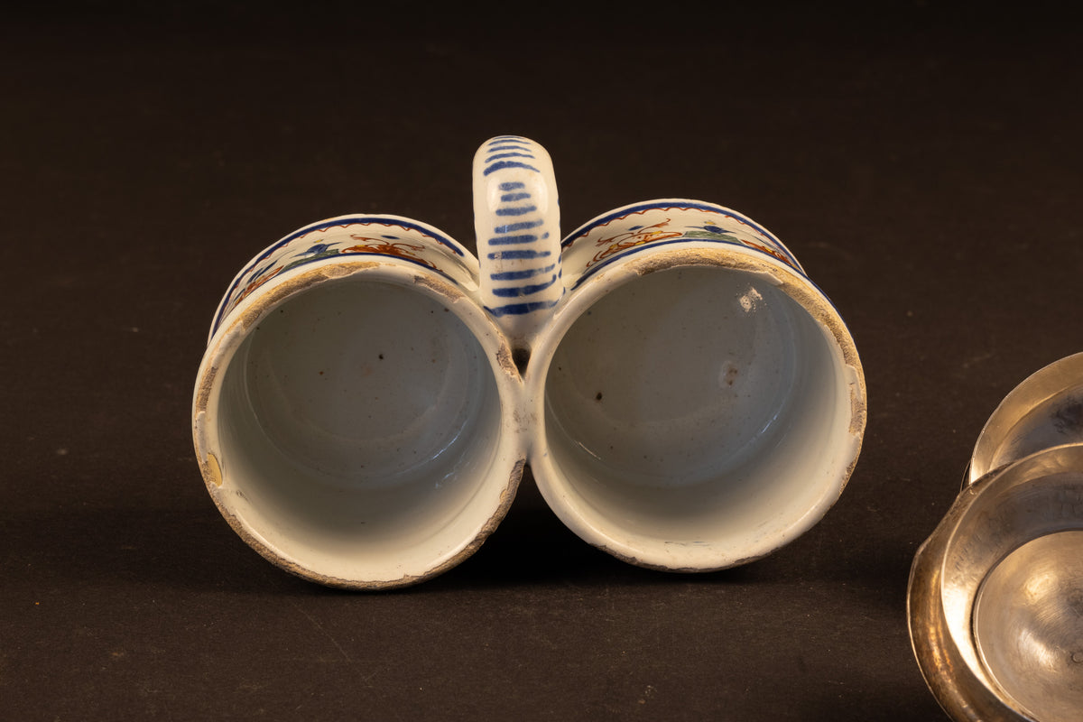 Zeldzame 18e-eeuwse Franse polychrome faïence salière double met zilveren deksels – Rouen / Sinceny, ca. 1730–1750
