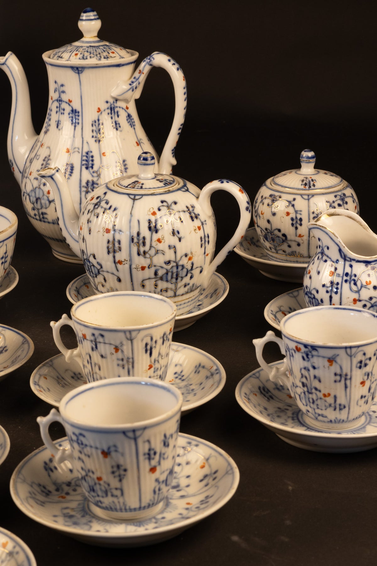 Antiek 32-delig Thüringer porseleinen thee- en koffieservies in Imari-decor – Wallendorf, ca. 1775–1790