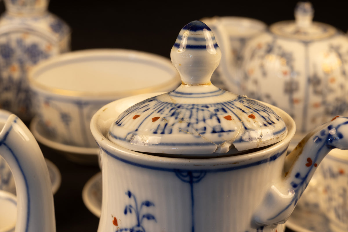 Antiek 32-delig Thüringer porseleinen thee- en koffieservies in Imari-decor – Wallendorf, ca. 1775–1790