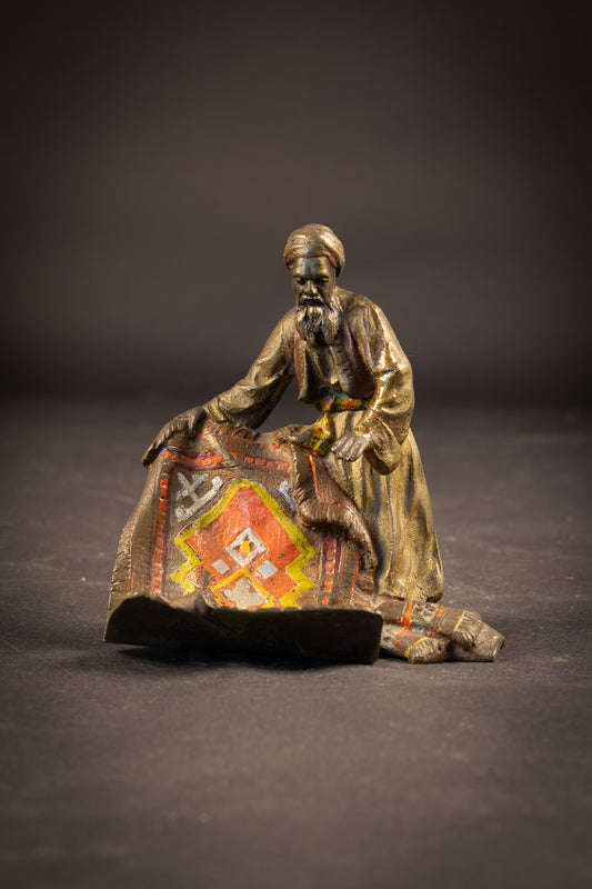 Antikes Wiener Bronze – Orientalischer Teppichhändler – Kaltbemalte Bronze – ca. 1900