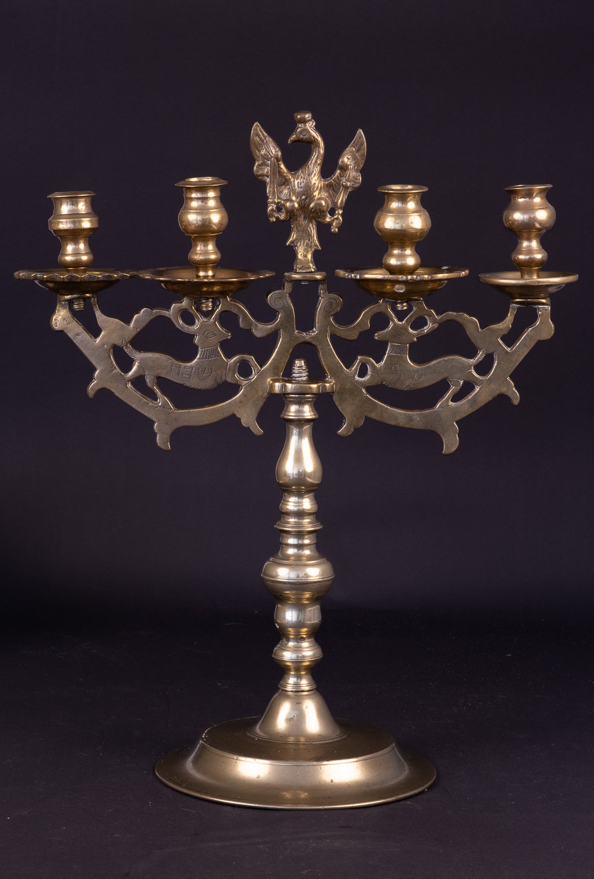 Seltene monumentale Messing-Sabbatkerze mit Hirschen und polnischem Adler – Nürnberg, ca. 1700