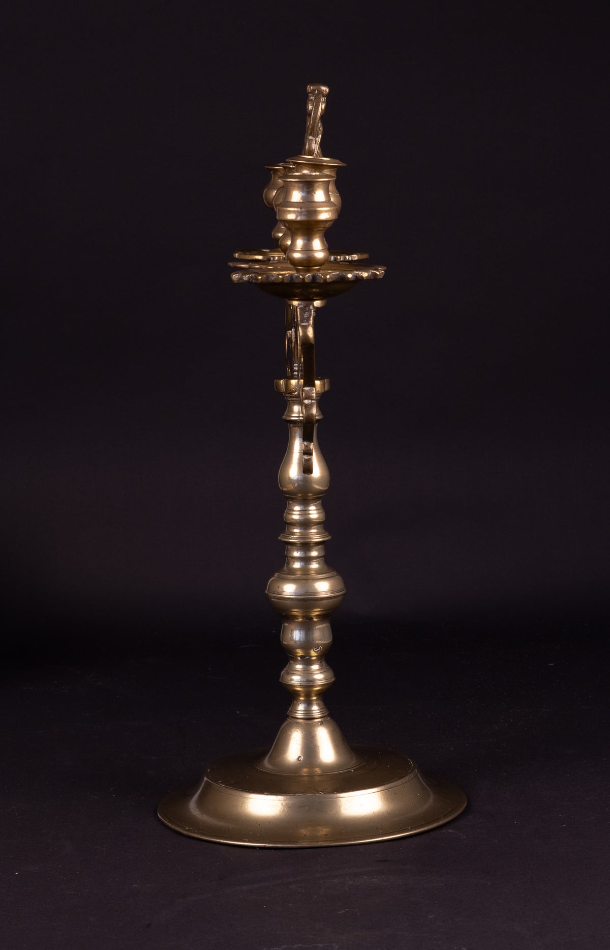 Seltene monumentale Messing-Sabbatkerze mit Hirschen und polnischem Adler – Nürnberg, ca. 1700