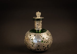 Antiker chinesischer Export-Silberflakon / Parfümflakon mit grünem Glas und Drache – 12 cm – ca. 1890–1920