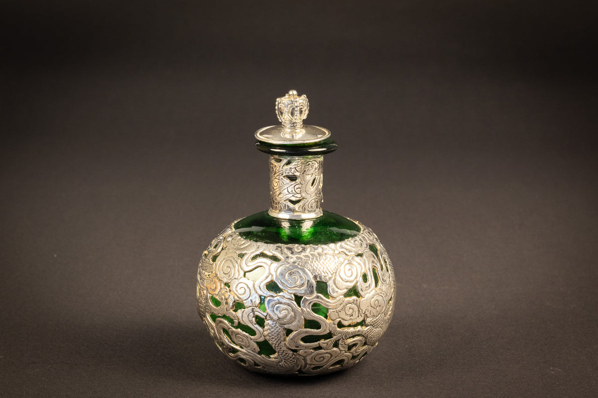 Antiker chinesischer Export-Silberflakon / Parfümflakon mit grünem Glas und Drache – 12 cm – ca. 1890–1920