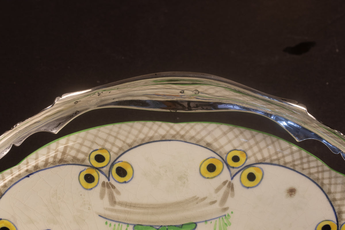 Art Deco plateel bonbonschaaltje op voet met zilveren hengsel – Decor ‘Holiday’, ca. 1925–1935