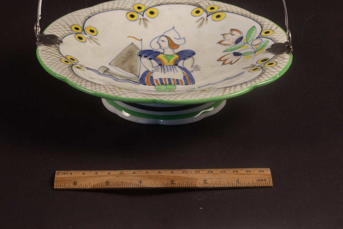 Art Deco plateel bonbonschaaltje op voet met zilveren hengsel – Decor ‘Holiday’, ca. 1925–1935